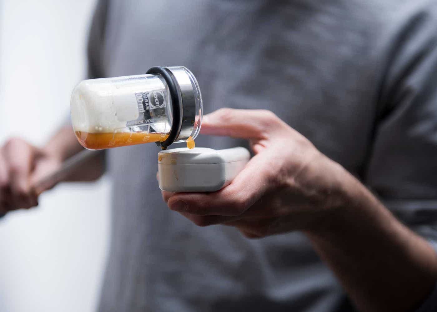 Produktion – Tonic-Ingredienzen natürlichen Ursprungs werden beigefügt. 7