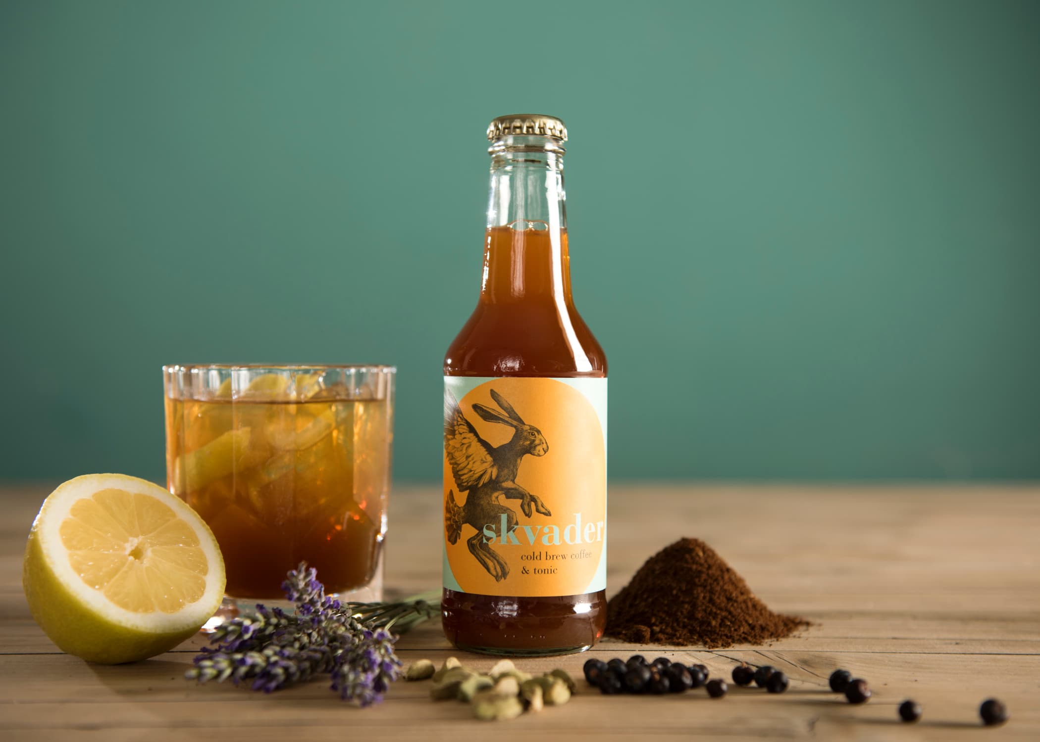 Cold Brew Coffee und Tonic – vereint in einer Flasche.